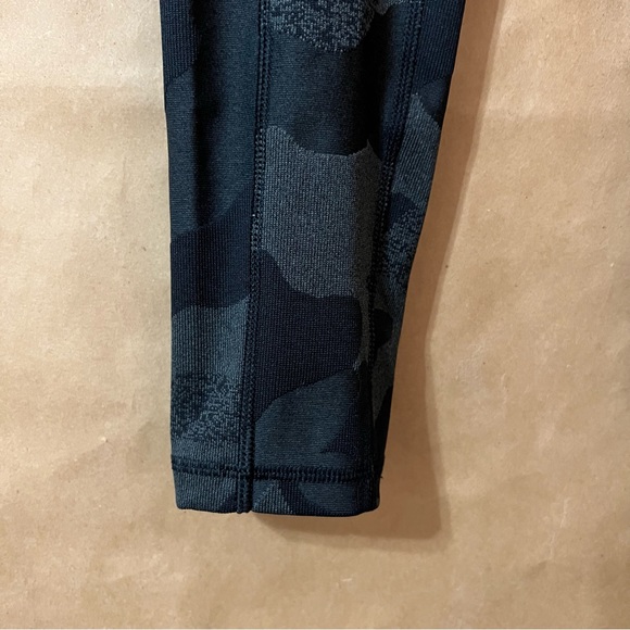 The North Face | High Rise Luxe Motivation Pocket 7/8 Leggings Black Camo Size M - Picture 7 of 11
